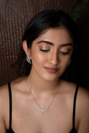 Elegant Loop Pendant – Stylish White Gold Statement Jewelry | JewelVerra