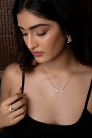 Elegant Loop Pendant – Stylish White Gold Statement Jewelry | JewelVerra